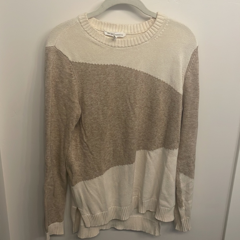 BCBGGen Light Sweater Size Medium